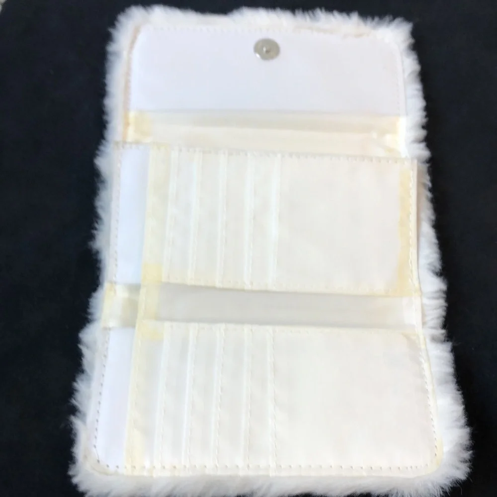 Claire’s Winter Holiday Bow Faux Fur Wallet‎